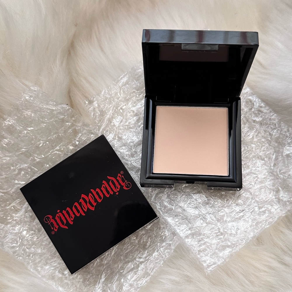 NEW: 2pc Makeup Bundle (x2) *REINA Moisturizing Finishing Powder “Perla”